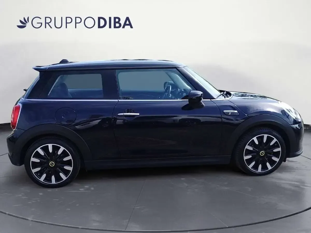 Usata Mini Cooper SE Classic 135 kW (184 CV) 2023 Nero Utilitaria
