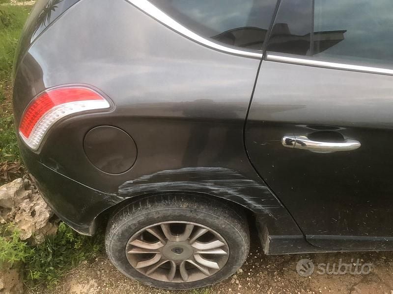 Usata Lancia Delta 120 CV (88 kW) 2008 Marrone Utilitaria