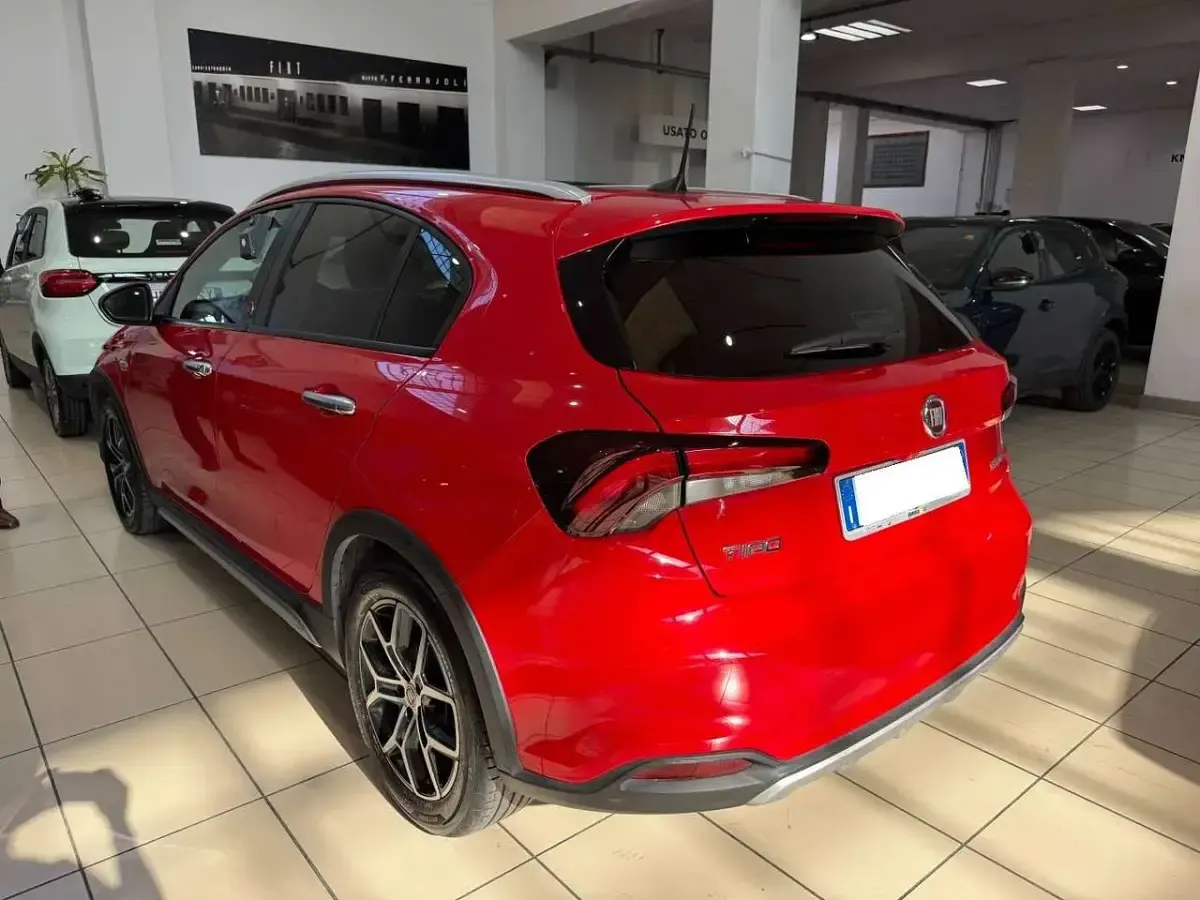 Usata Fiat Tipo Cross 131 CV (96 kW) 2022 Rosso passione Berlina