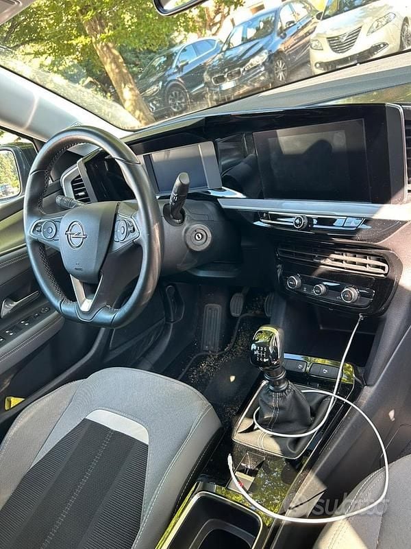 Usata Opel Mokka Elegance 101 CV (74 kW) 2024 Grigio SUV