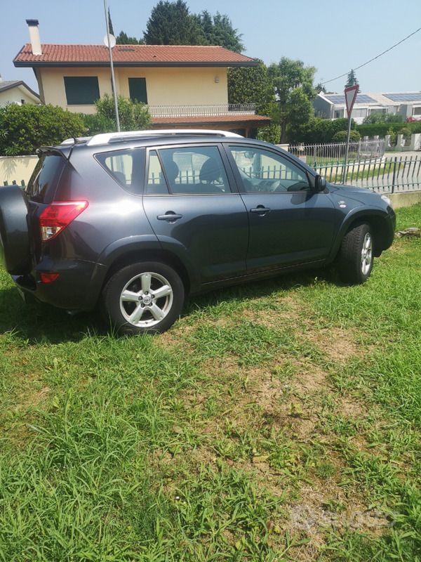 Usata Toyota RAV4 152 CV (111 kW) 2007 Grigio SUV