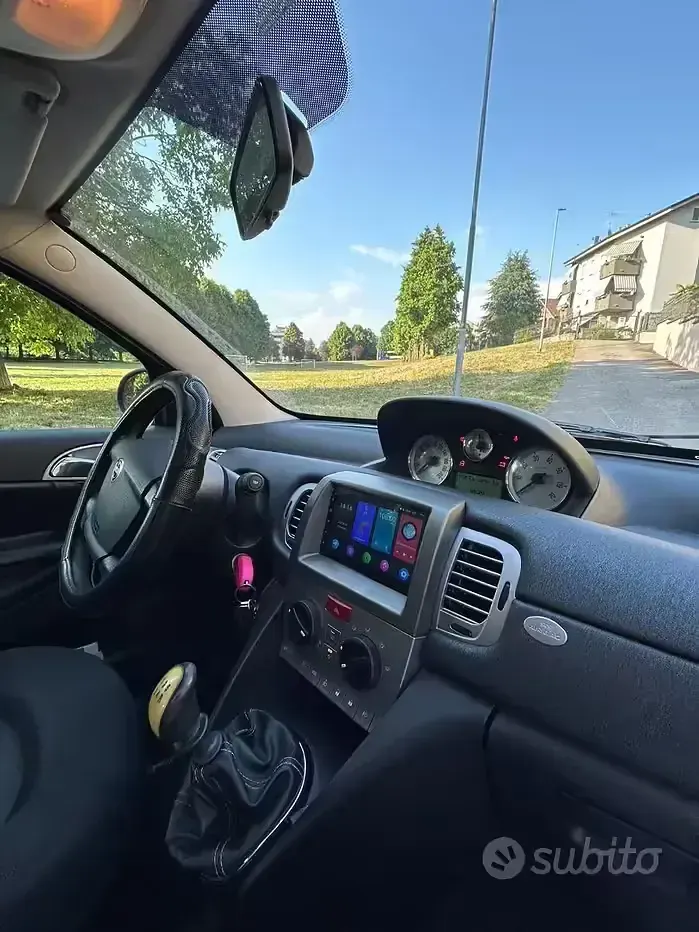 Usata Lancia Ypsilon 69 CV (50 kW) 2011 Grigio Utilitaria