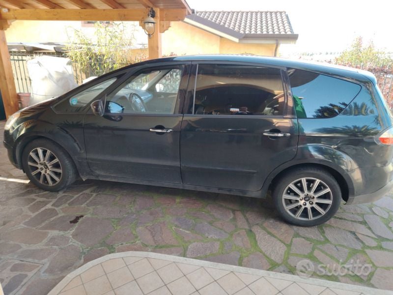 Nero Usata 2010 Ford S-MAX S Monovolume | 4000 € (Ottimo prezzo) - Immagine 1/4