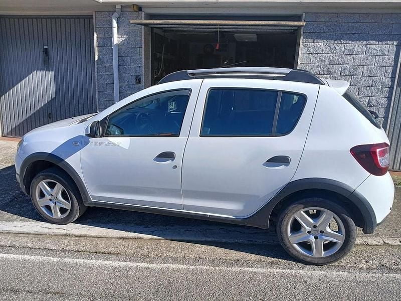 Usata Dacia Sandero Stepway 90 CV (66 kW) 2015 Bianco Berlina