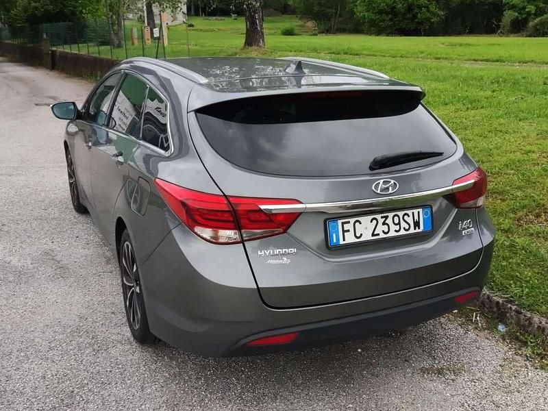 Usata Hyundai i40 141 CV (103 kW) 2016 Grigio Station wagon