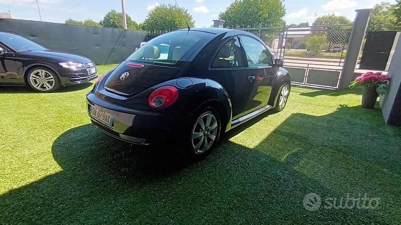 Usata VW New Beetle 105 CV (77 kW) 2006 Nero Utilitaria