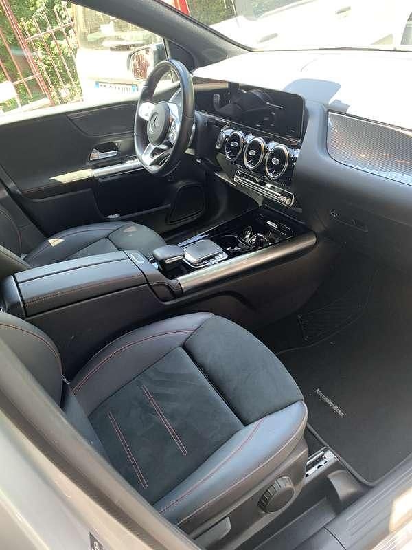 Usata Mercedes B200 150 CV (110 kW) 2019 Argento Monovolume