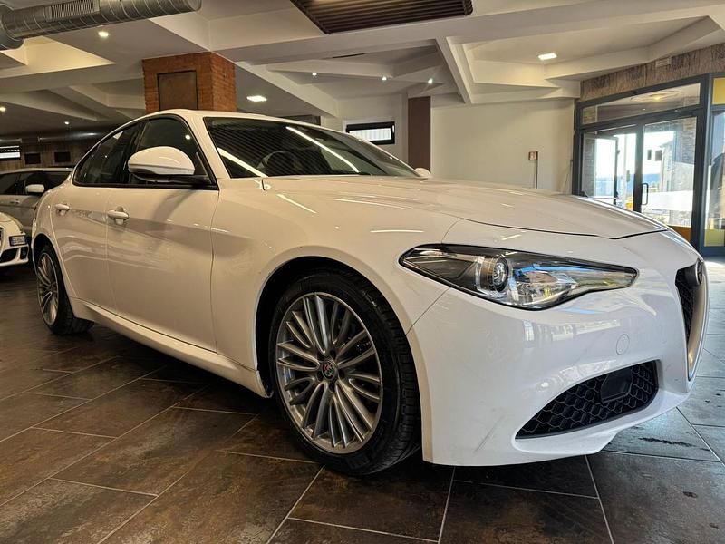 Usata Alfa Romeo Giulia Executive 150 CV (110 kW) 2018 Bianco Berlina