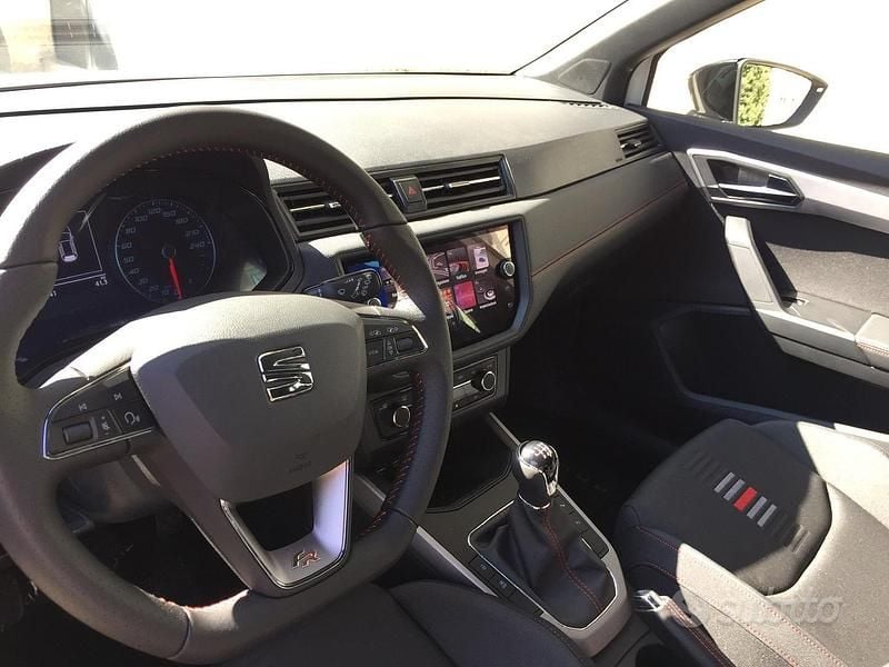Usado Seat Arona FR 90 CV (66 kW) 2019 Blanco SUV