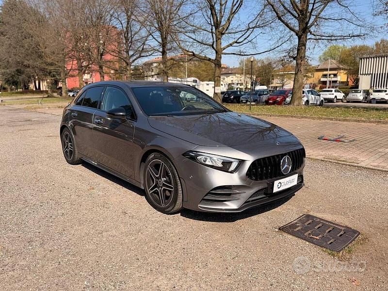 Usata Mercedes A180 Premium 116 CV (85 kW) 2019 Grigio Berlina