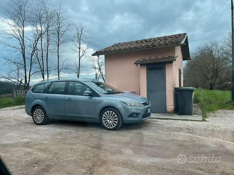 Usata Ford Focus 100 CV (73 kW) 2016 Verde Station wagon