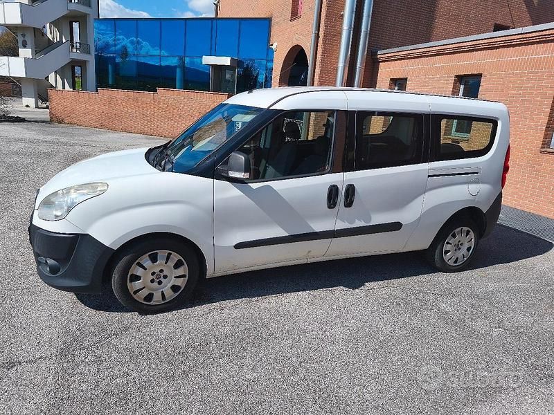 Usata Fiat Doblò 130 CV (95 kW) 2012 Bianco Monovolume