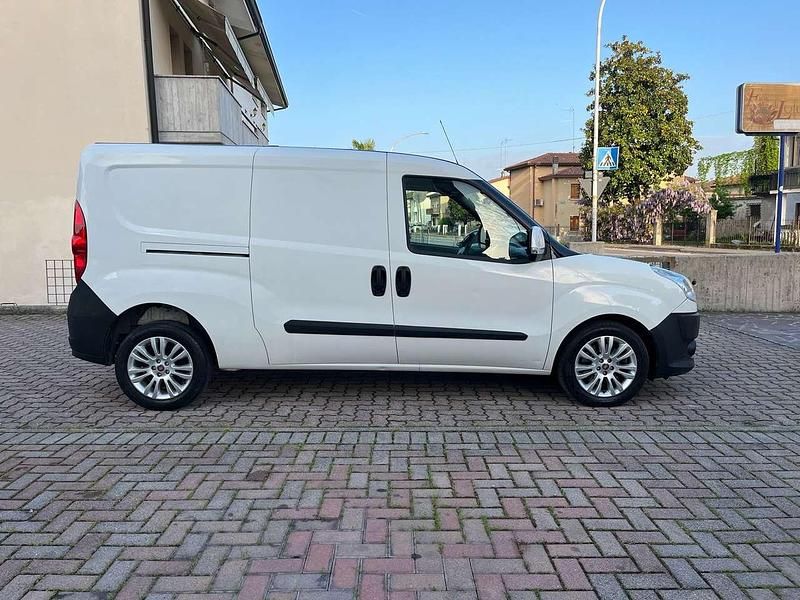 Usata Fiat Doblò 105 CV (77 kW) 2011 Bianco Monovolume