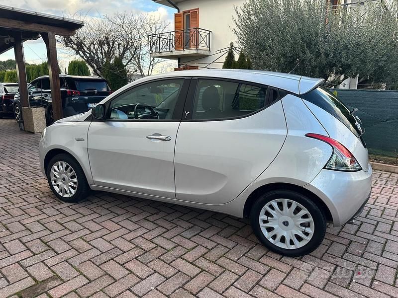 Usata Lancia Ypsilon Platinum 69 CV (50 kW) 2014 Grigio Utilitaria