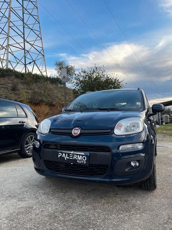 Usata Fiat Panda Lounge 69 CV (50 kW) 2018 Blu Utilitaria