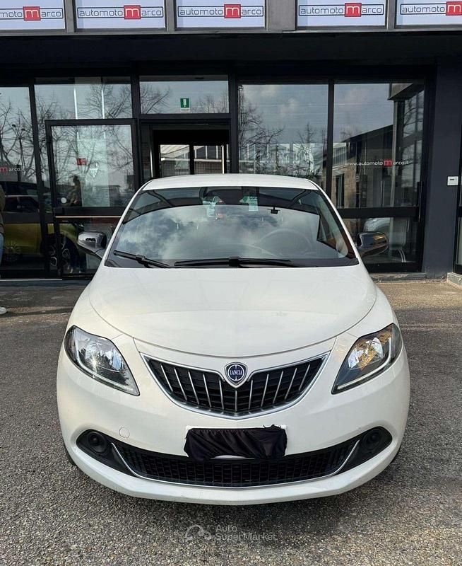 Usata Lancia Ypsilon Silver 69 CV (50 kW) 2022 Bianco Utilitaria