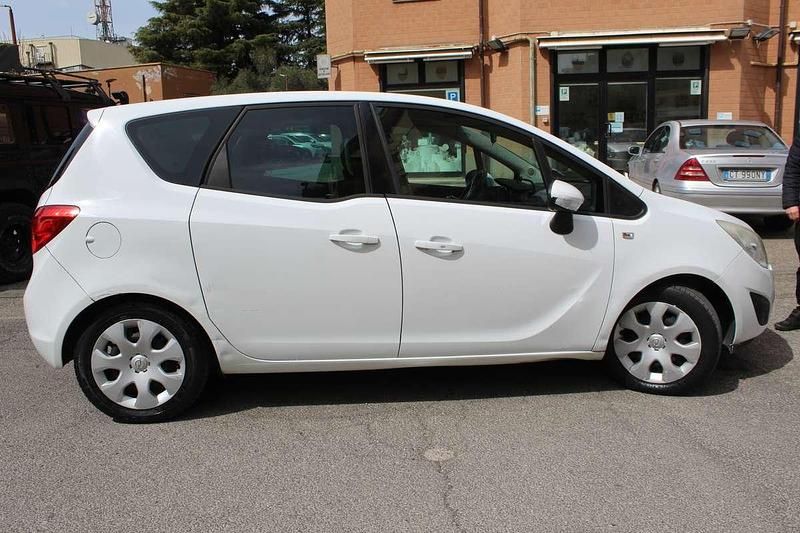 Usata Opel Meriva 95 CV (69 kW) 2014 Bianco Monovolume