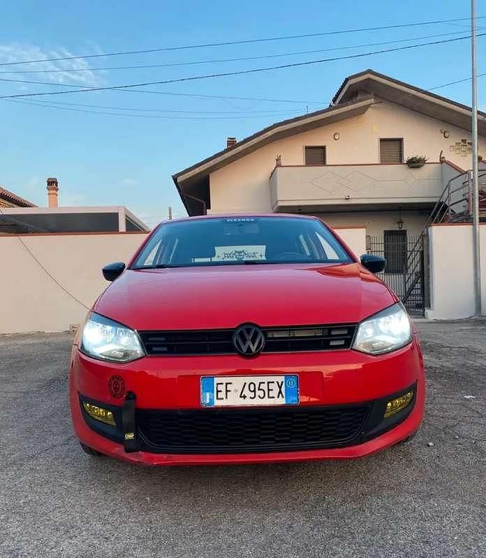 Usata 2011 VW Polo Comfortline Tre volumi | 6000 € (Buon prezzo) - Immagine 1/4
