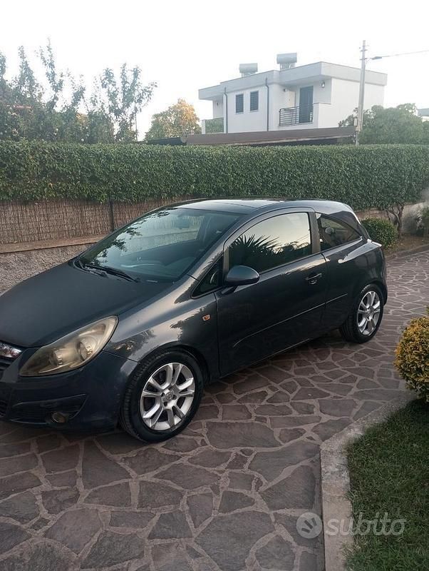 Usata Opel Corsa 69 CV (50 kW) 2007 Blu Utilitaria