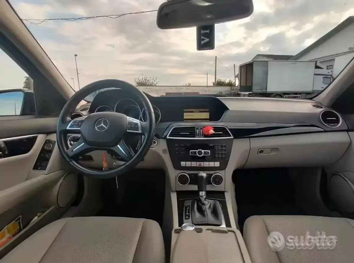 Usata Mercedes C220 156 CV (114 kW) 2011 Bluazzurro Station wagon