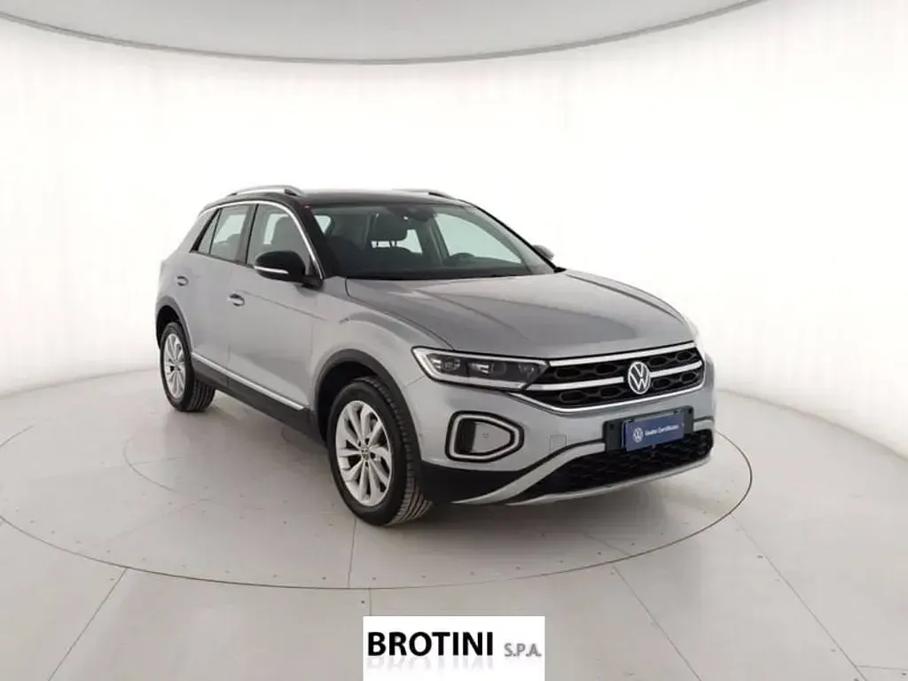 Usata VW T-Roc Style 116 CV (85 kW) 2025 Grigio metallizzato SUV