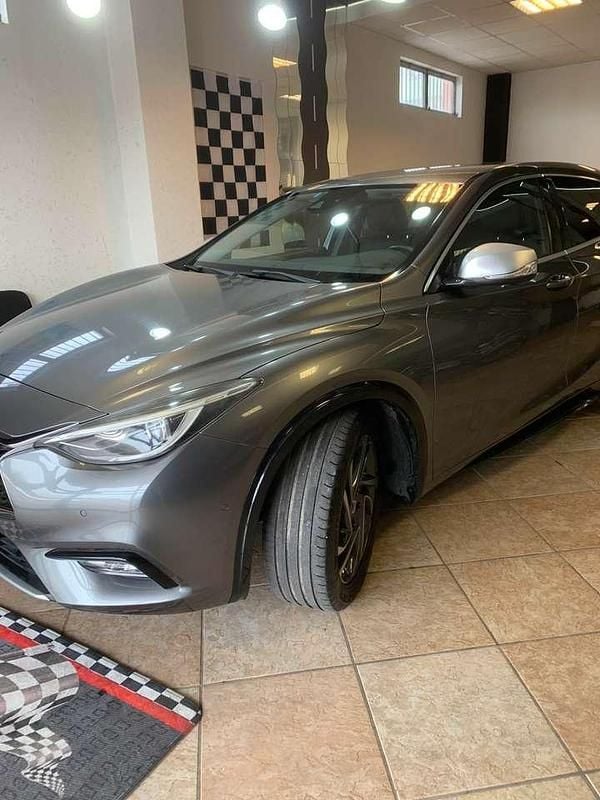 Grigio Usata 2016 Infiniti Q30 Tre volumi | 11.490 € (Buon prezzo) - Immagine 1/4