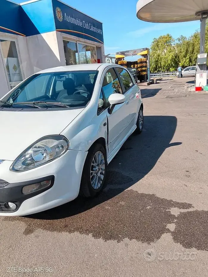 Usata Fiat Punto 85 CV (62 kW) 2010 Bianco Utilitaria
