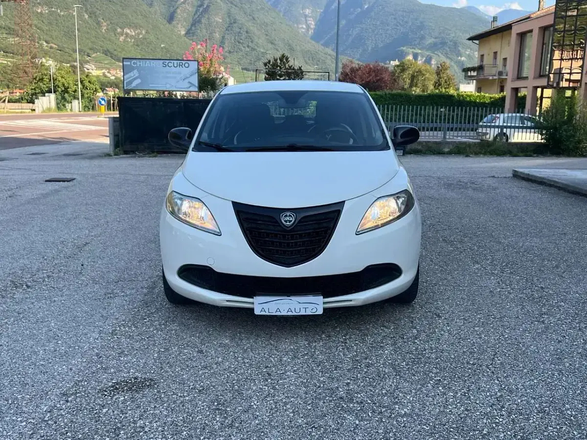 Usata Lancia Ypsilon S 69 CV (50 kW) 2015 Bianco Utilitaria