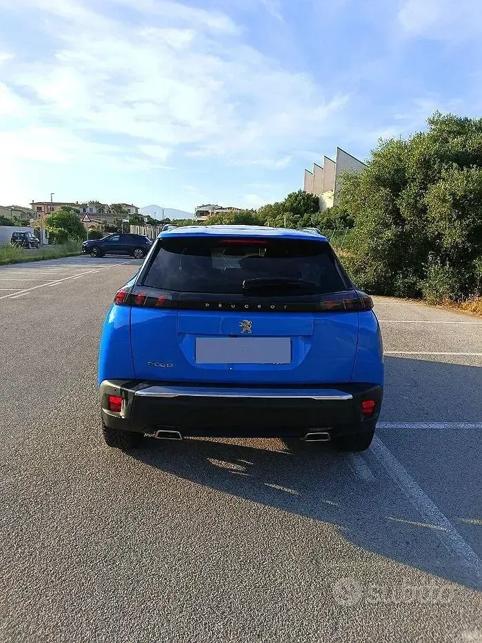 Usata Peugeot 2008 Allure 130 CV (95 kW) 2023 Blu SUV