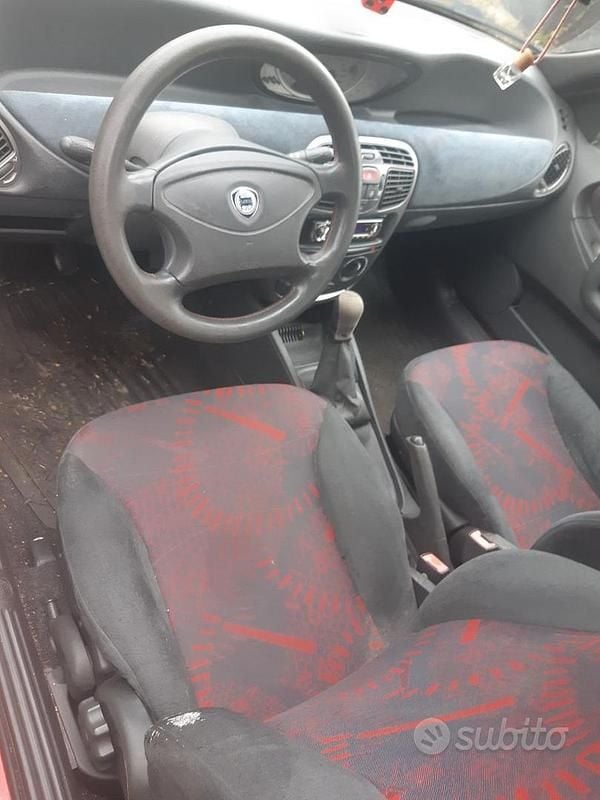 Usata Lancia Ypsilon 86 CV (63 kW) 1999 Rosso Utilitaria