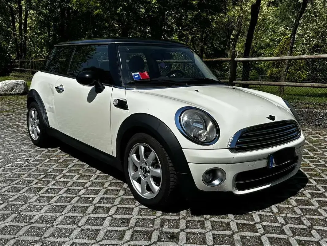 Usata Mini Cooper D 109 CV (80 kW) 2009 Utilitaria