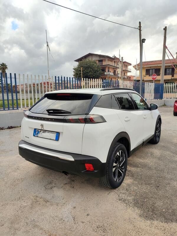 Usata Peugeot 2008 Allure 101 CV (74 kW) 2021 Bianco SUV