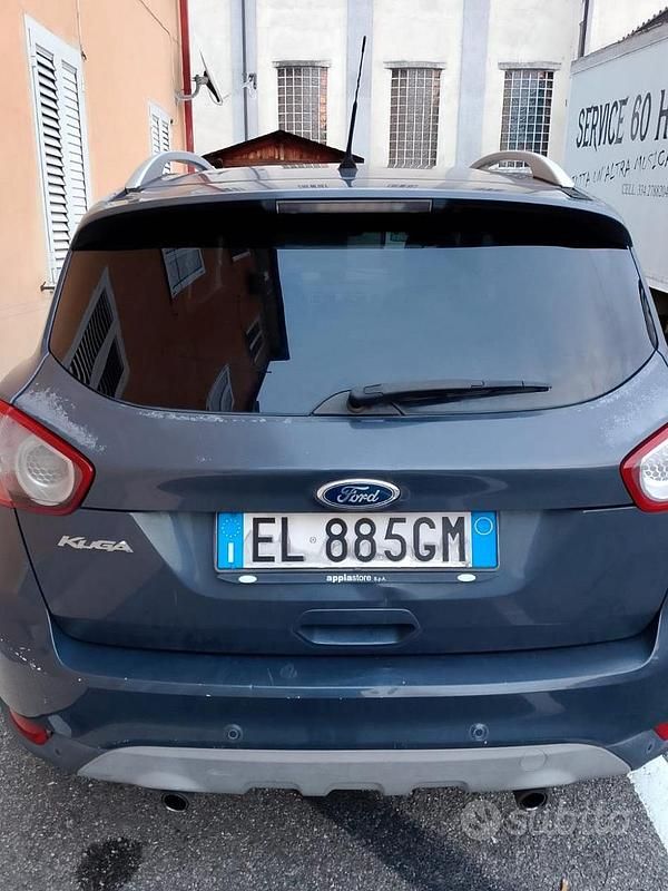 Usata Ford Kuga 140 CV (102 kW) 2012 Blu SUV