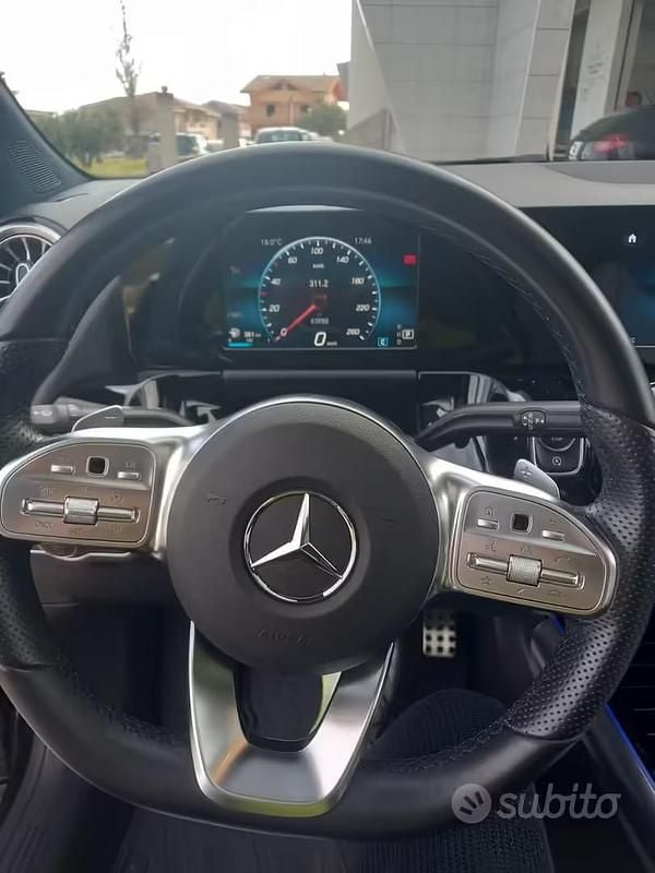 Usata Mercedes GLA200 Premium 150 CV (110 kW) 2022 Nero SUV