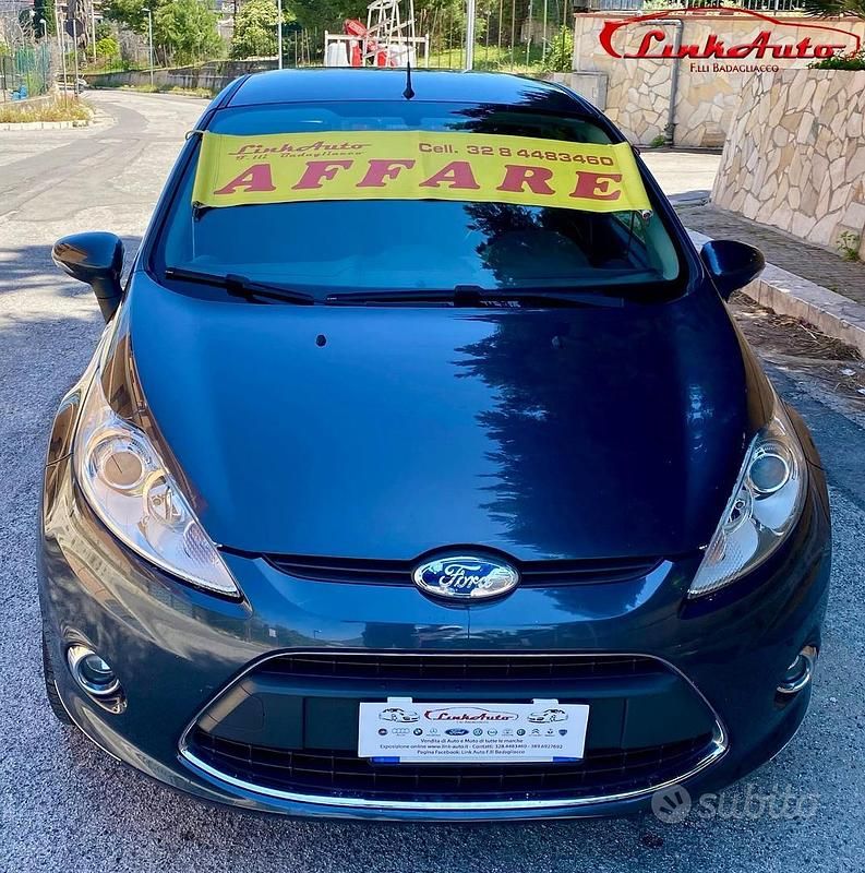 Usata Ford Fiesta Titanium 97 CV (71 kW) 2010 Blu Utilitaria