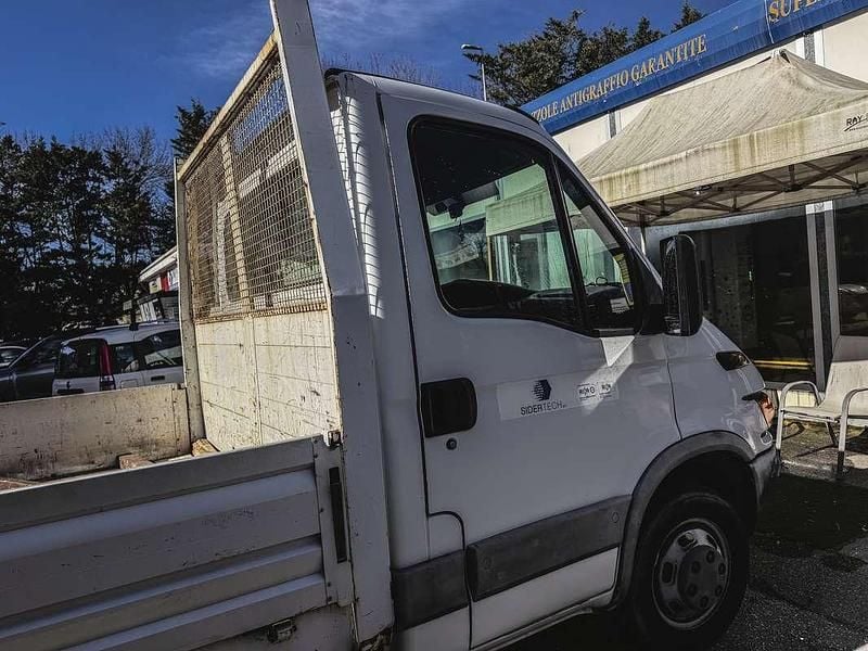 Usata Iveco Daily 166 CV (122 kW) 2004 Bianco Furgone