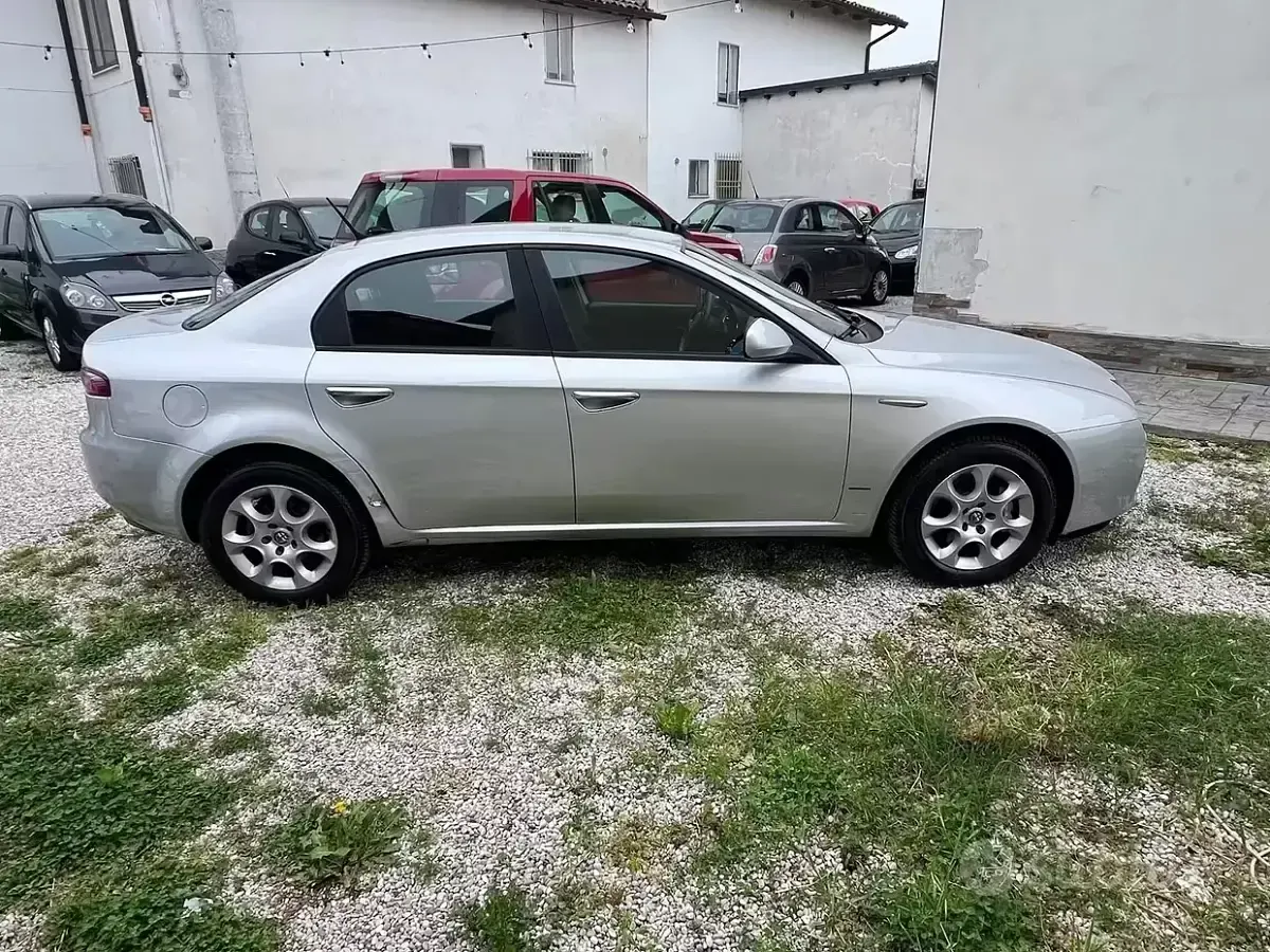 Usata Alfa Romeo 159 Progression 140 CV (102 kW) 2009 Grigio Berlina