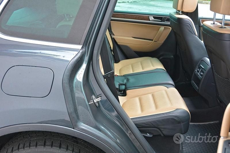 Usata VW Touareg 245 CV (180 kW) 2014 Grigio SUV