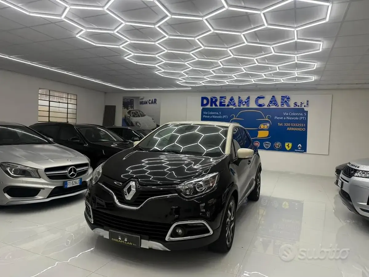 Usado Renault Captur Iconic 90 CV (66 kW) 2016 Negro SUV