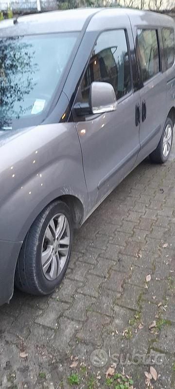 Usata Opel Combo 105 CV (77 kW) 2012 Grigio Monovolume