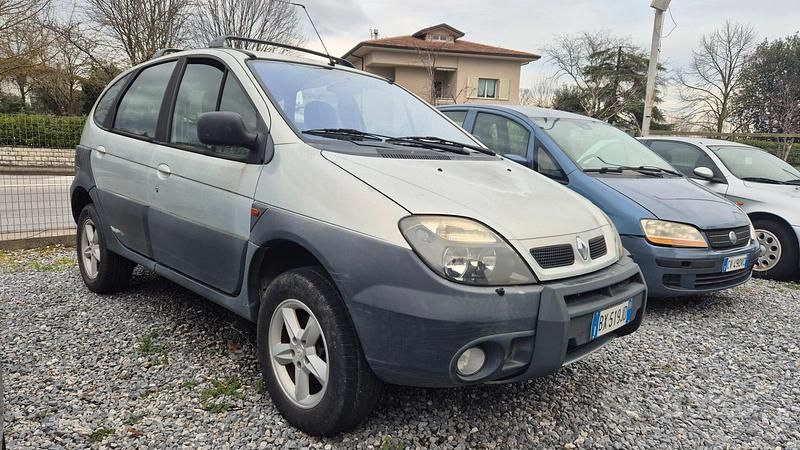 Usata Renault Scénic Dynamique 97 CV (71 kW) 2002 Grigio Monovolume