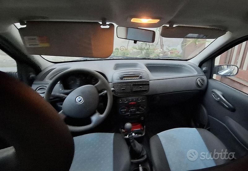 Usata Fiat Punto 60 CV (44 kW) 2005 Grigio Utilitaria