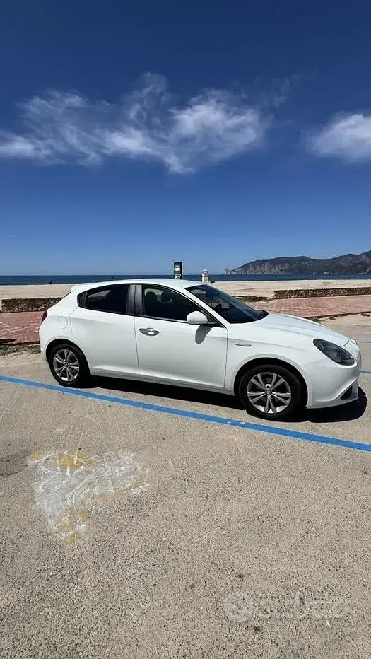 Usata Alfa Romeo Giulietta 105 CV (77 kW) 2014 Bianco Utilitaria