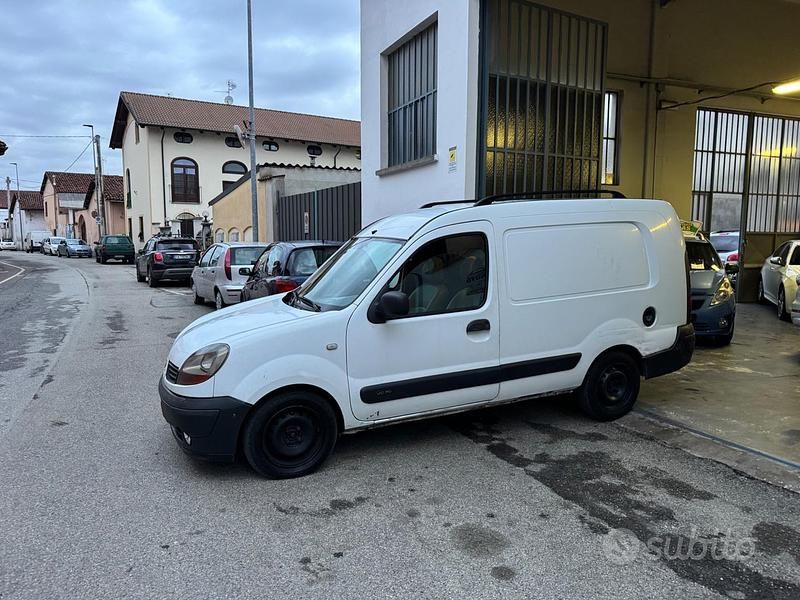 Usata Renault Kangoo 70 CV (51 kW) 2006 Bianco Monovolume