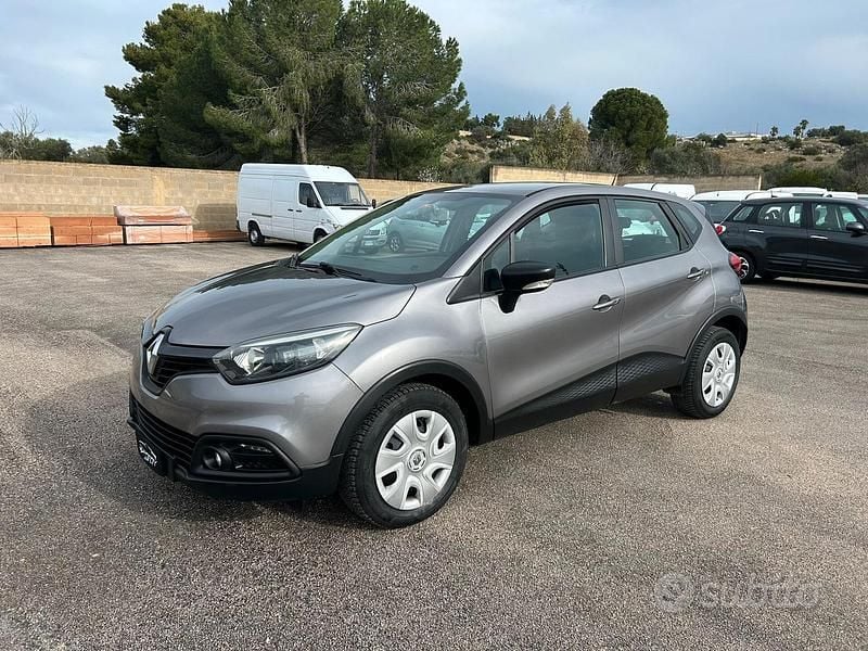 Usata Renault Captur 90 CV (66 kW) 2016 Grigio SUV