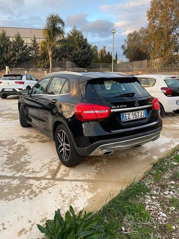 Usata Mercedes GLA200 136 CV (100 kW) 2015 Nero SUV