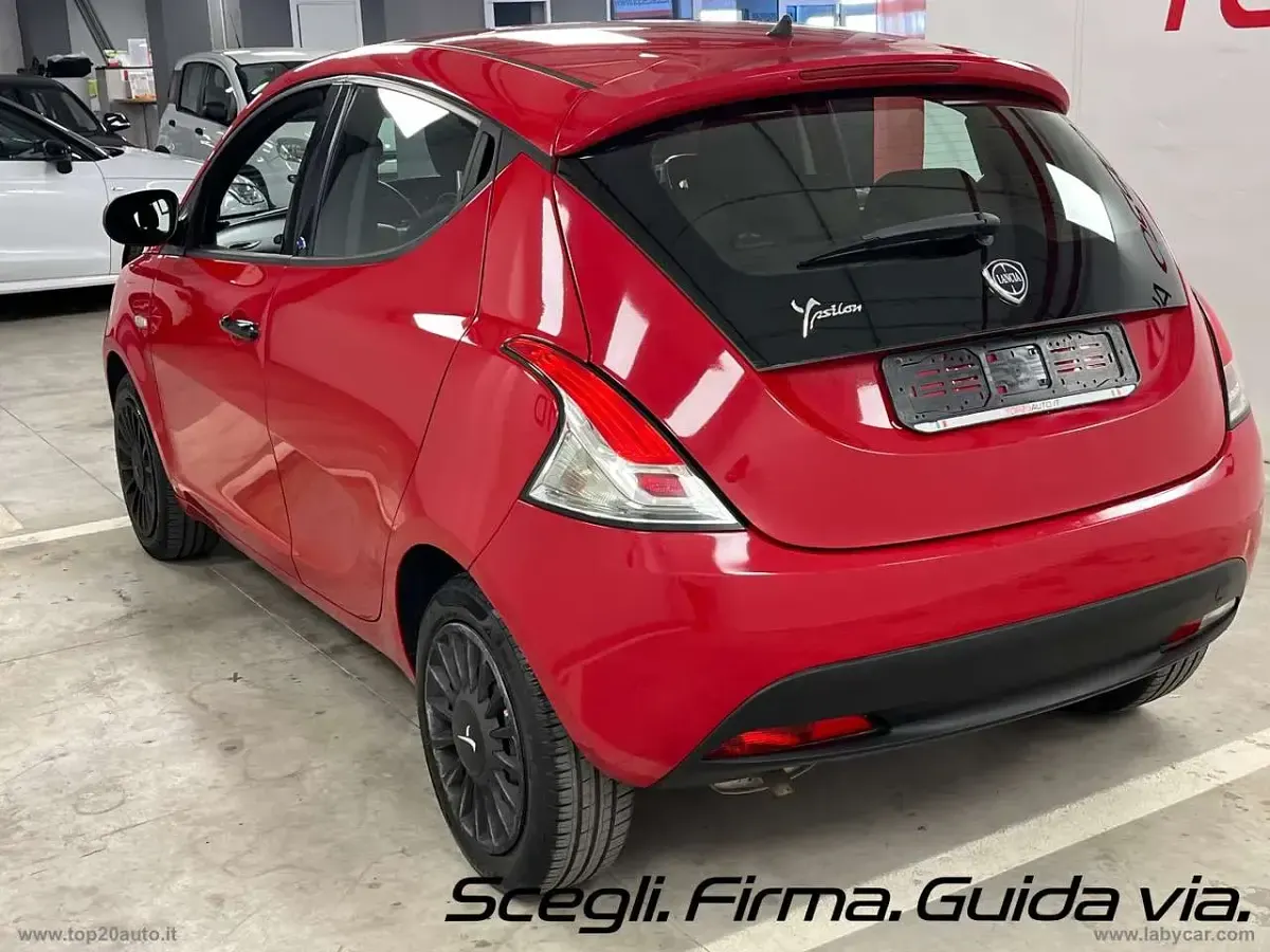 Usata Lancia Ypsilon 69 CV (50 kW) 2018 Rosso Utilitaria