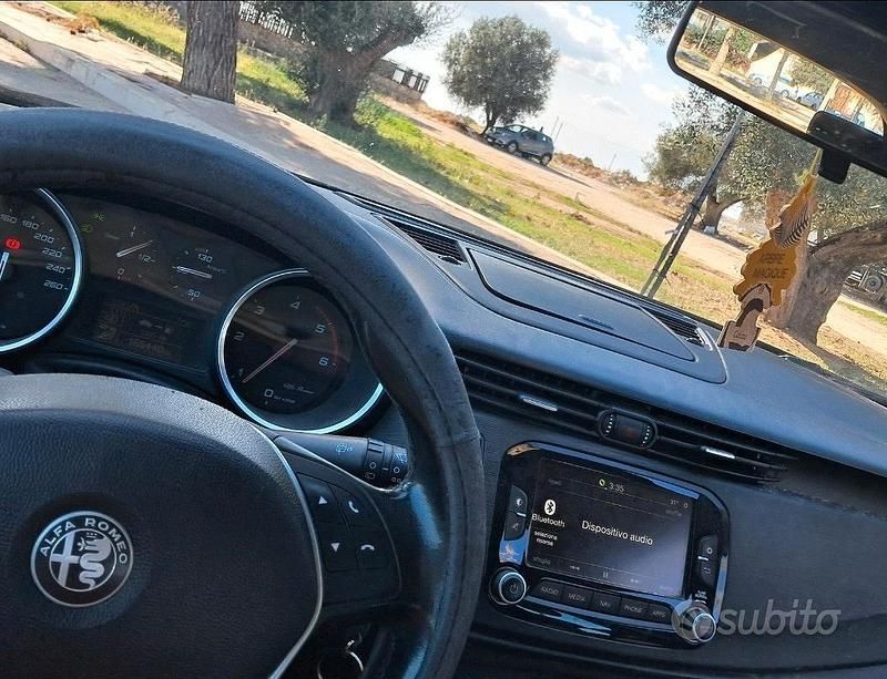 Nero Usata 2017 Alfa Romeo Giulietta Due volumi | 10.000 € (Buon prezzo) - Immagine 1/4