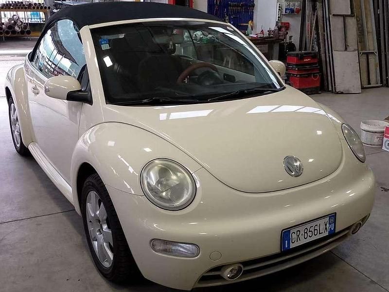 Usata VW New Beetle Cabriolet 101 CV (74 kW) 2004 Beige Cabrio