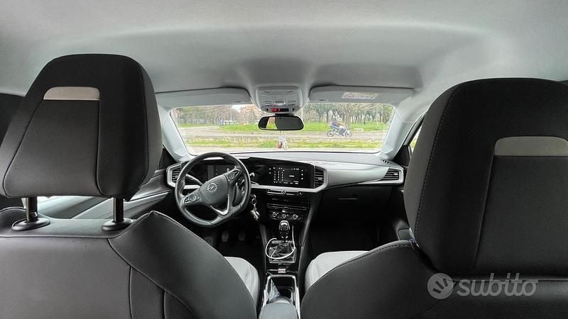 Usata Opel Mokka Elegance 131 CV (96 kW) 2023 Bianco SUV